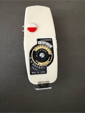 Vintage Made in Japan Flash Gun Camera Flashbulb Unit w/ Case